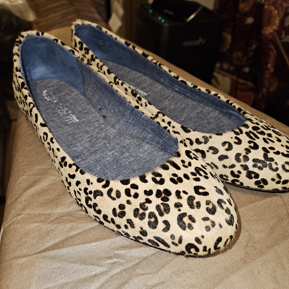 Dr. Scholl's Leather calf hair Memory Foam Cool Fit Leopard Flats, 9 wide